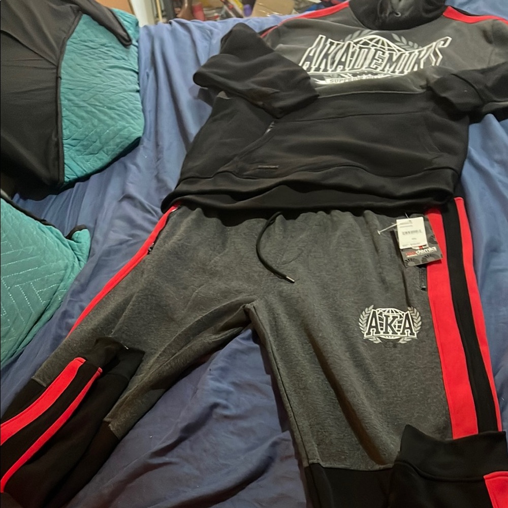Men akademiks joggers set NWT